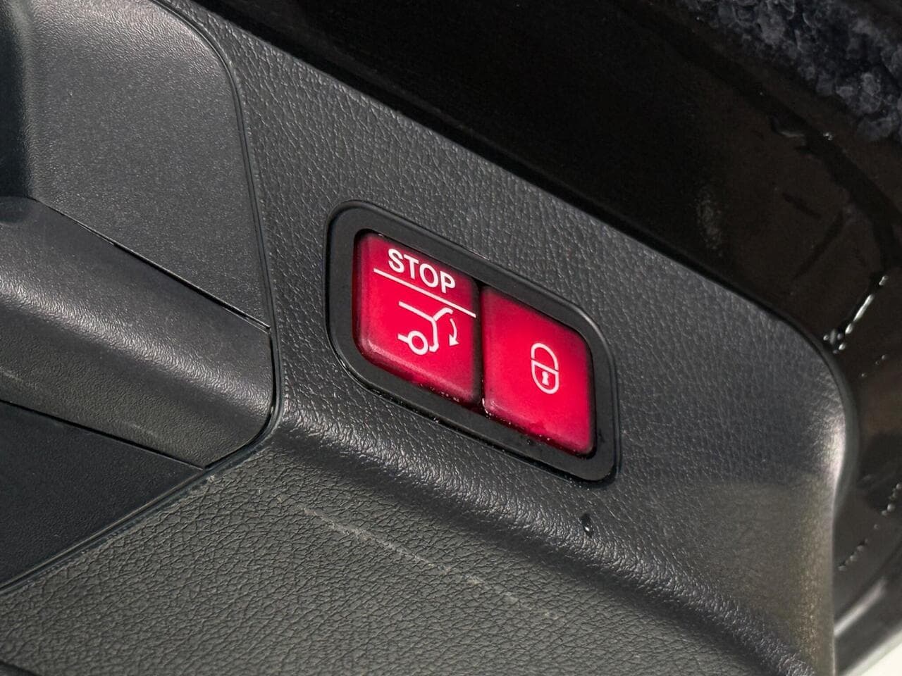 Mercedes-Benz GLB thumbnail Misc Controls