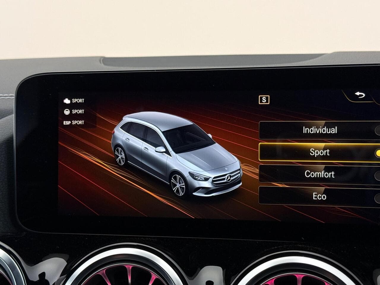 Mercedes-Benz B Class thumbnail Infotainment System
