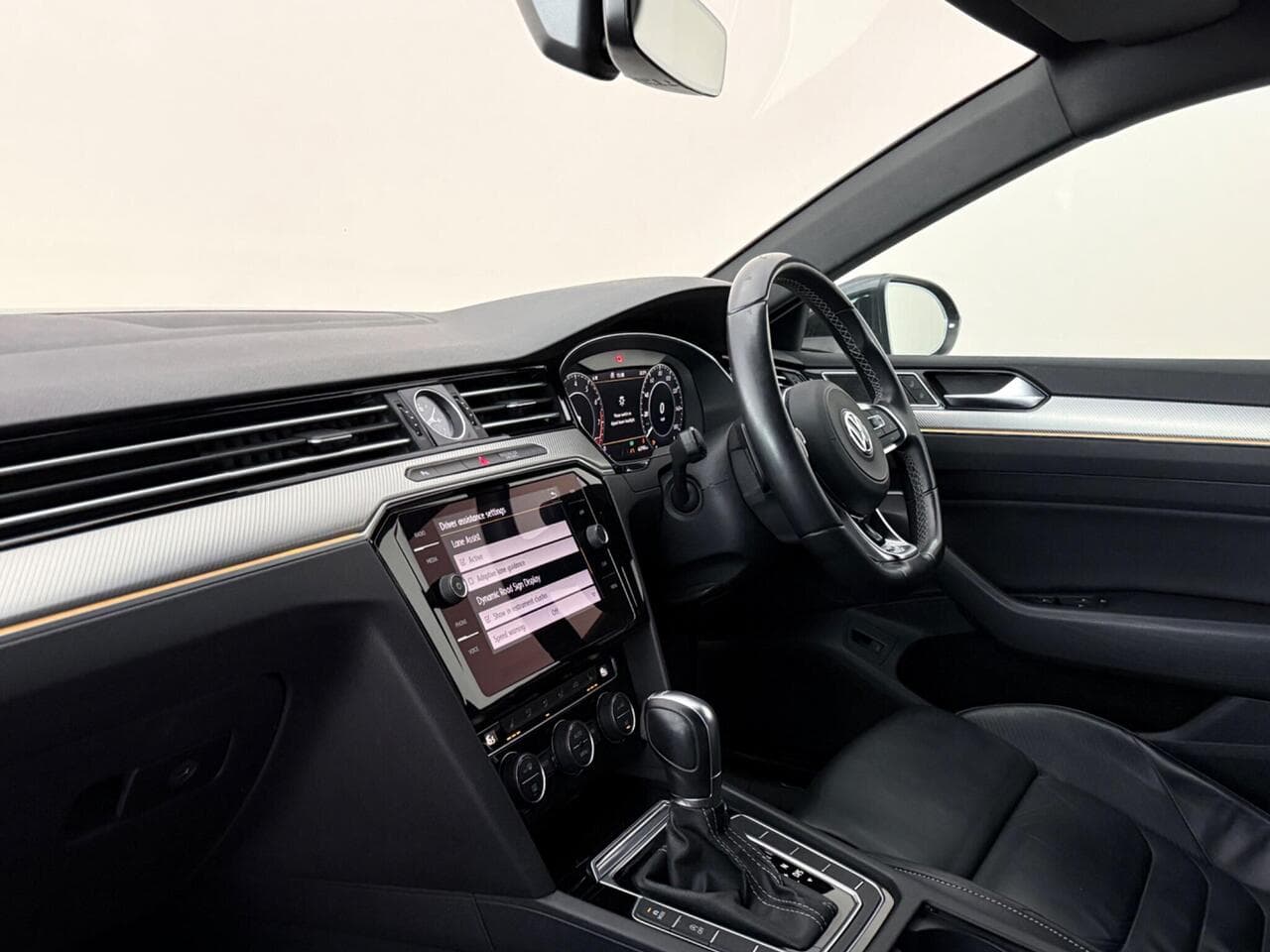 Volkswagen Arteon thumbnail Interior Front