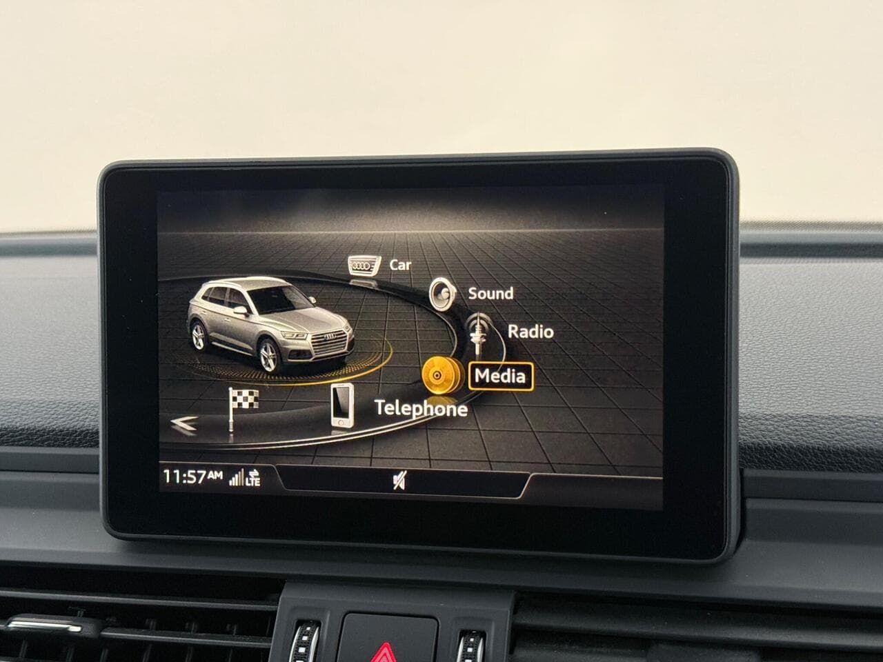 Audi Q5 thumbnail Infotainment System