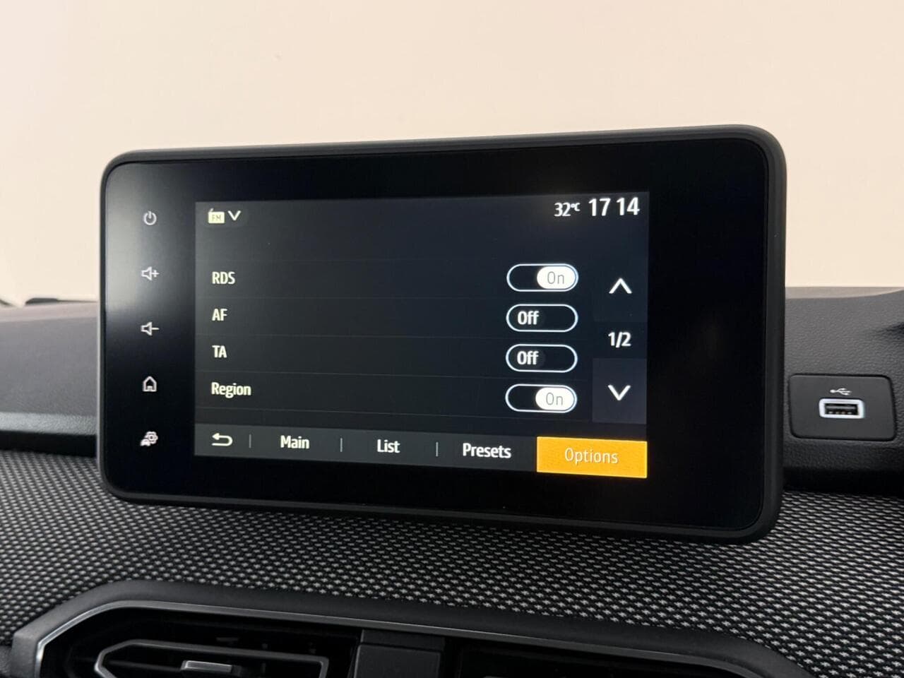Dacia Sandero thumbnail Infotainment System
