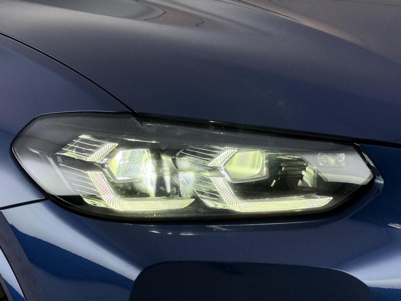 BMW iX3 thumbnail Lights Front