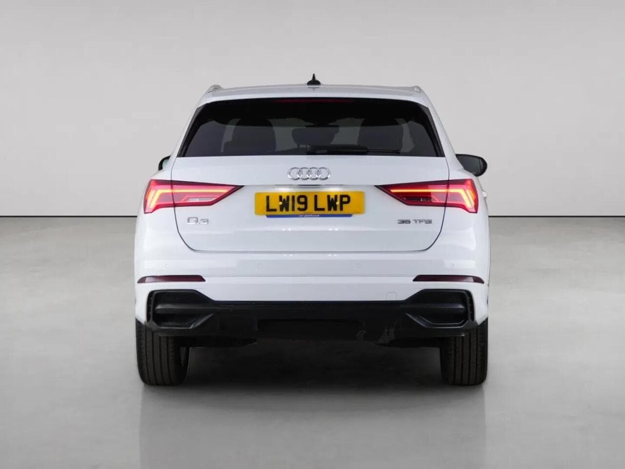 Audi Q3 thumbnail Rear