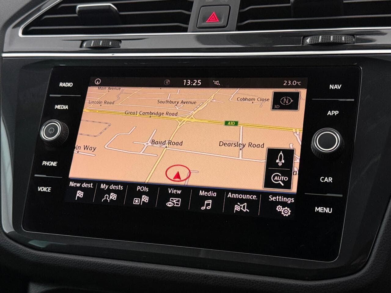 Volkswagen Tiguan thumbnail Infotainment System