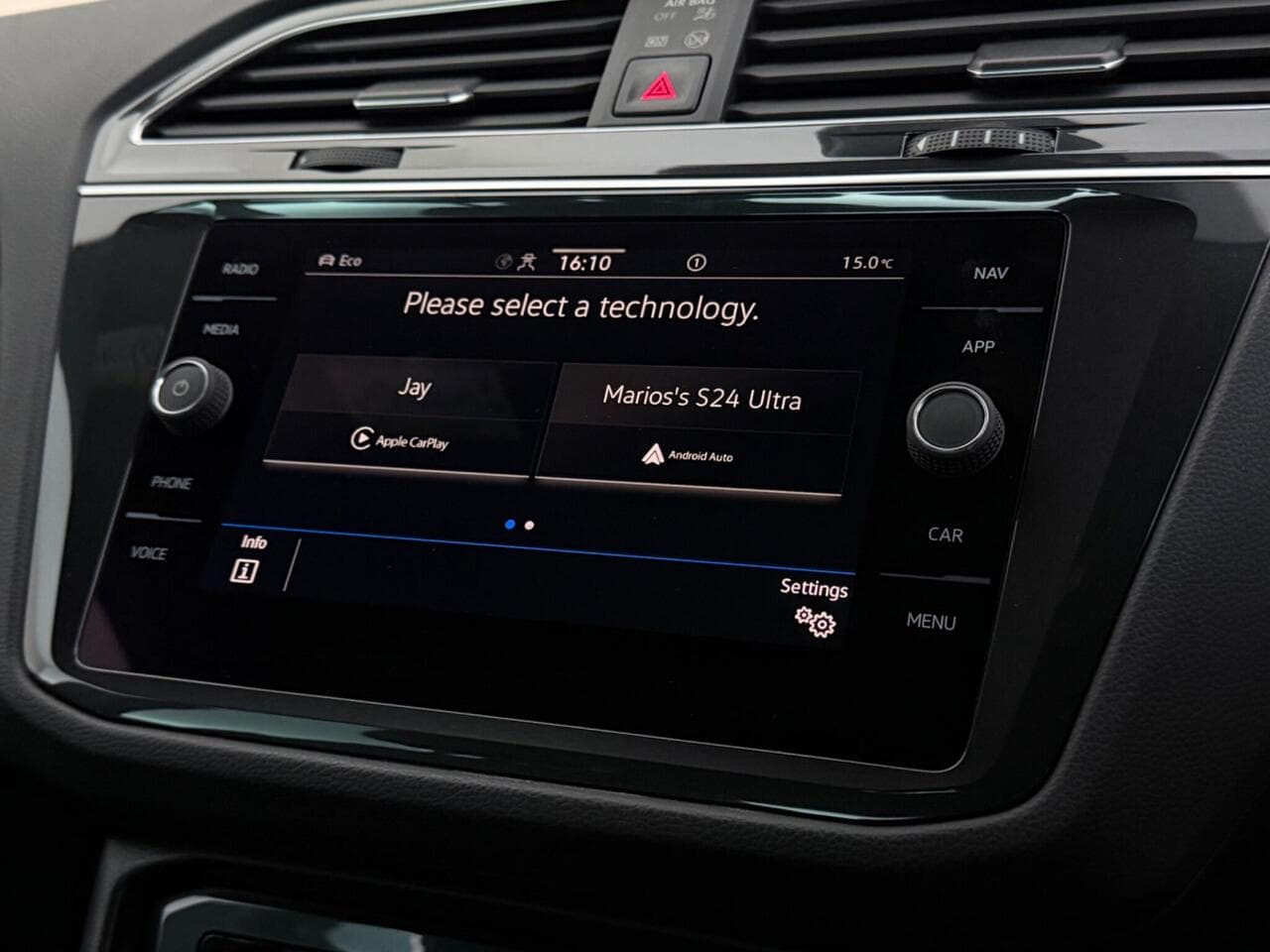 Volkswagen Tiguan thumbnail Infotainment System