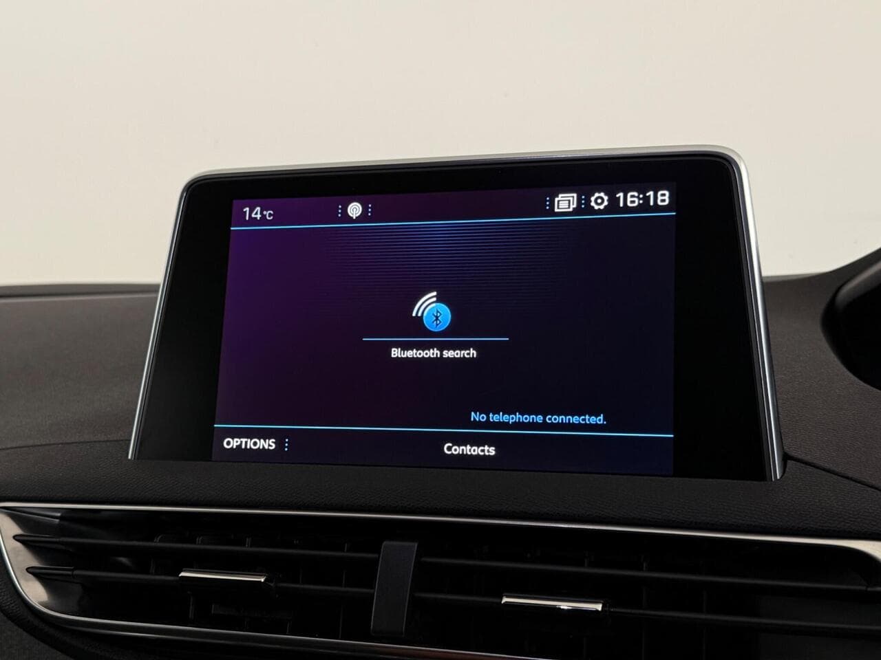 Peugeot 3008 thumbnail Infotainment System