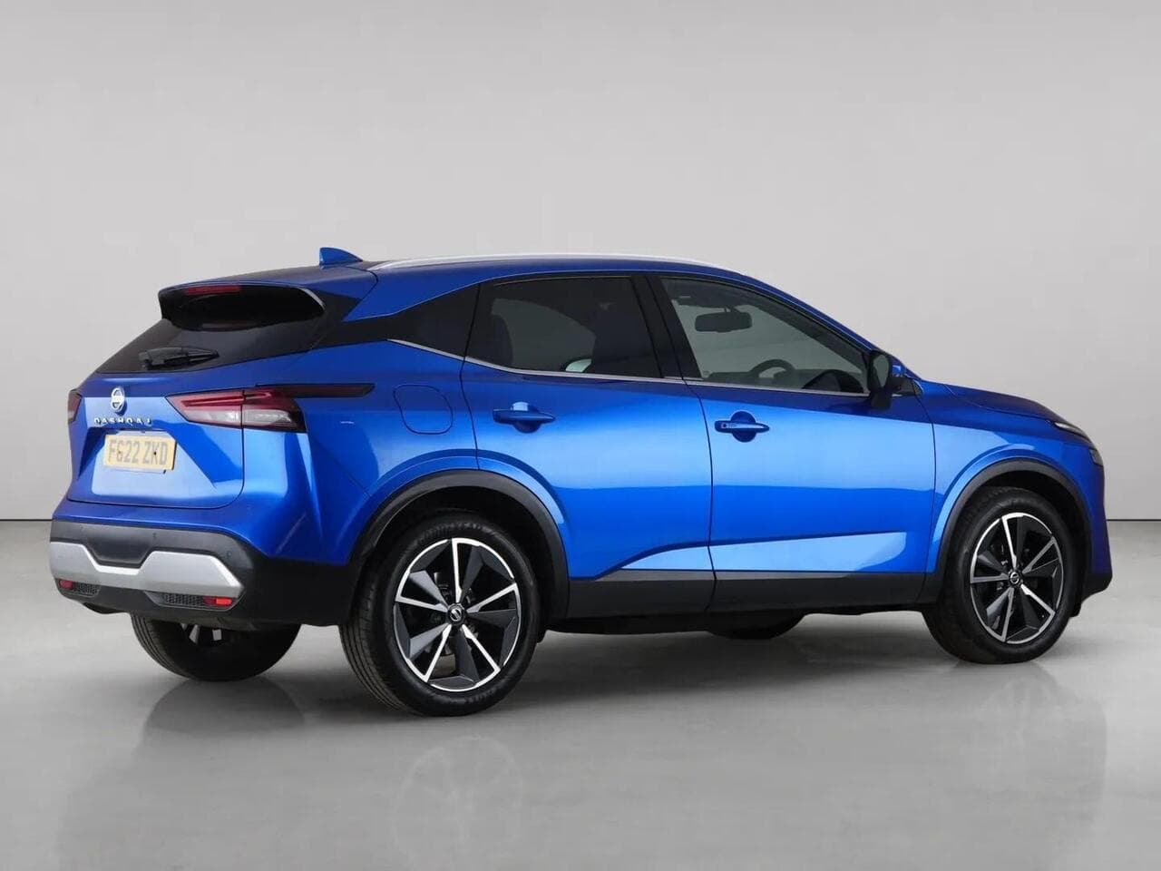 Nissan Qashqai thumbnail Side Right