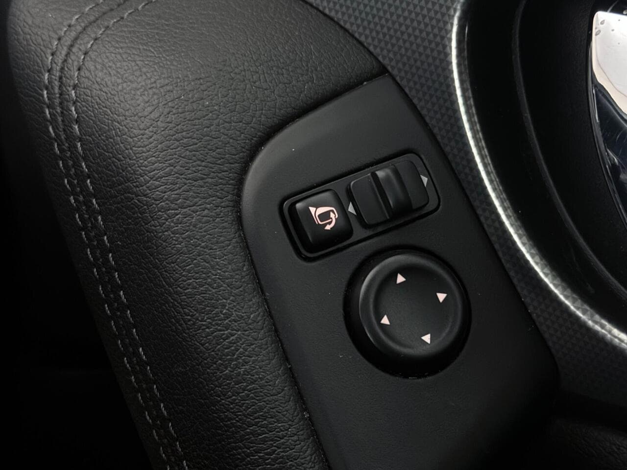 Nissan Qashqai thumbnail Misc Controls