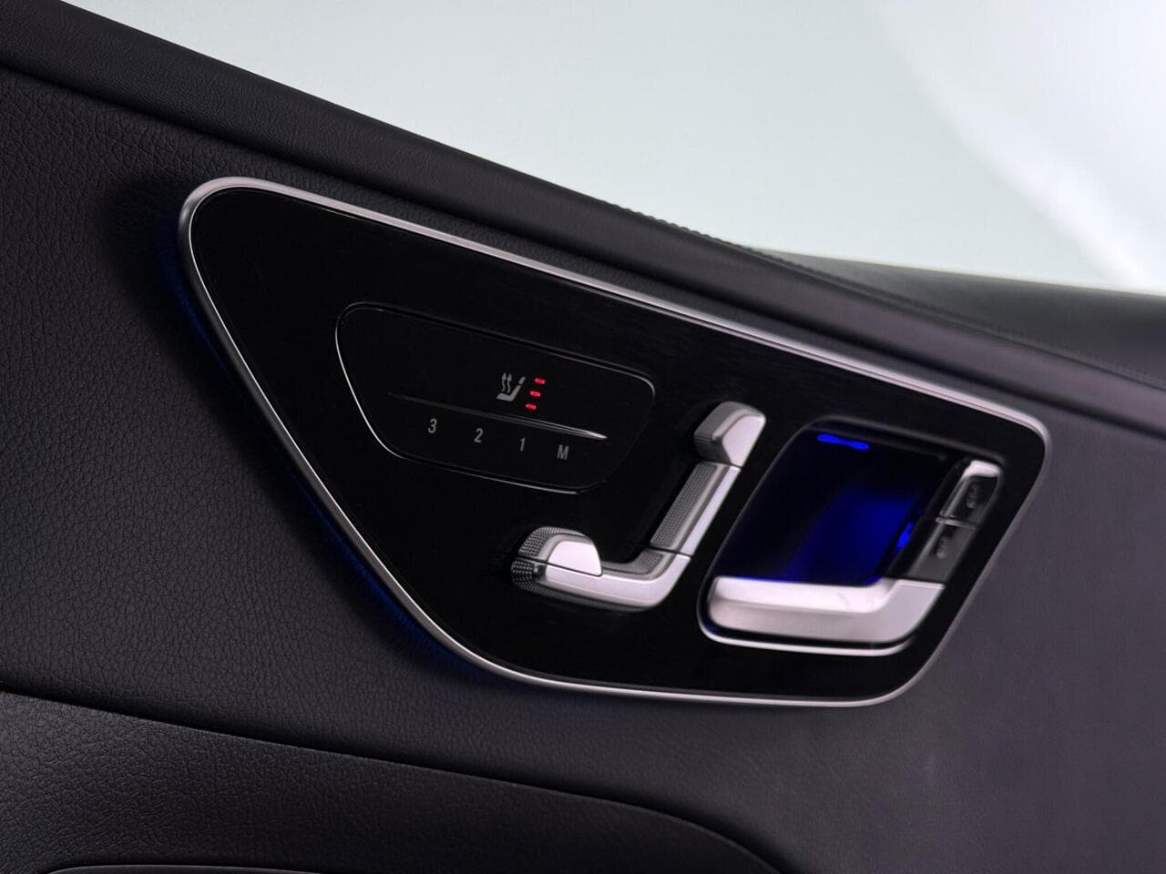 Mercedes-Benz C Class thumbnail Misc Controls
