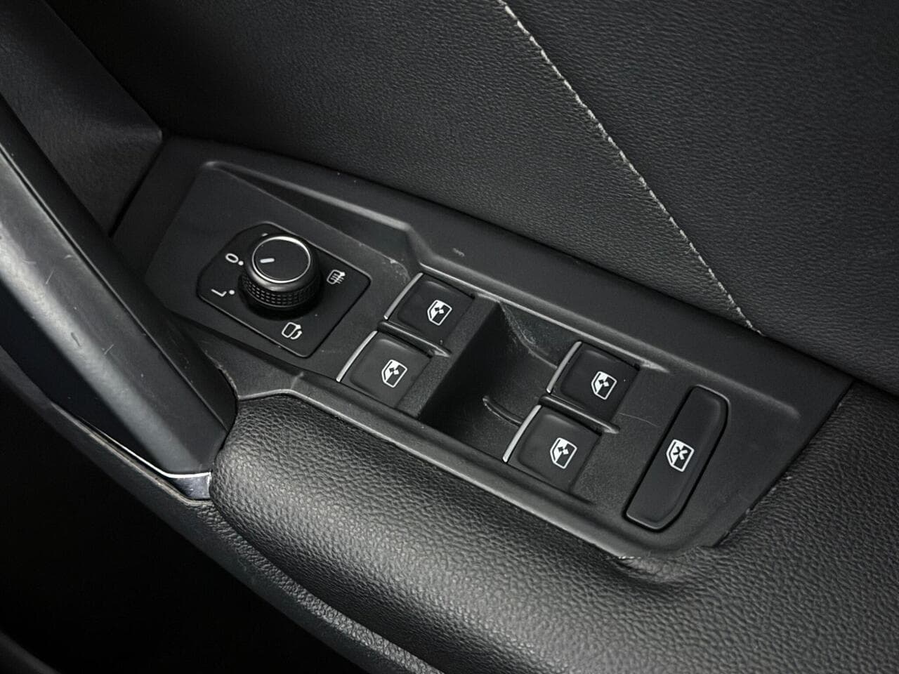 Volkswagen Tiguan thumbnail Misc Controls