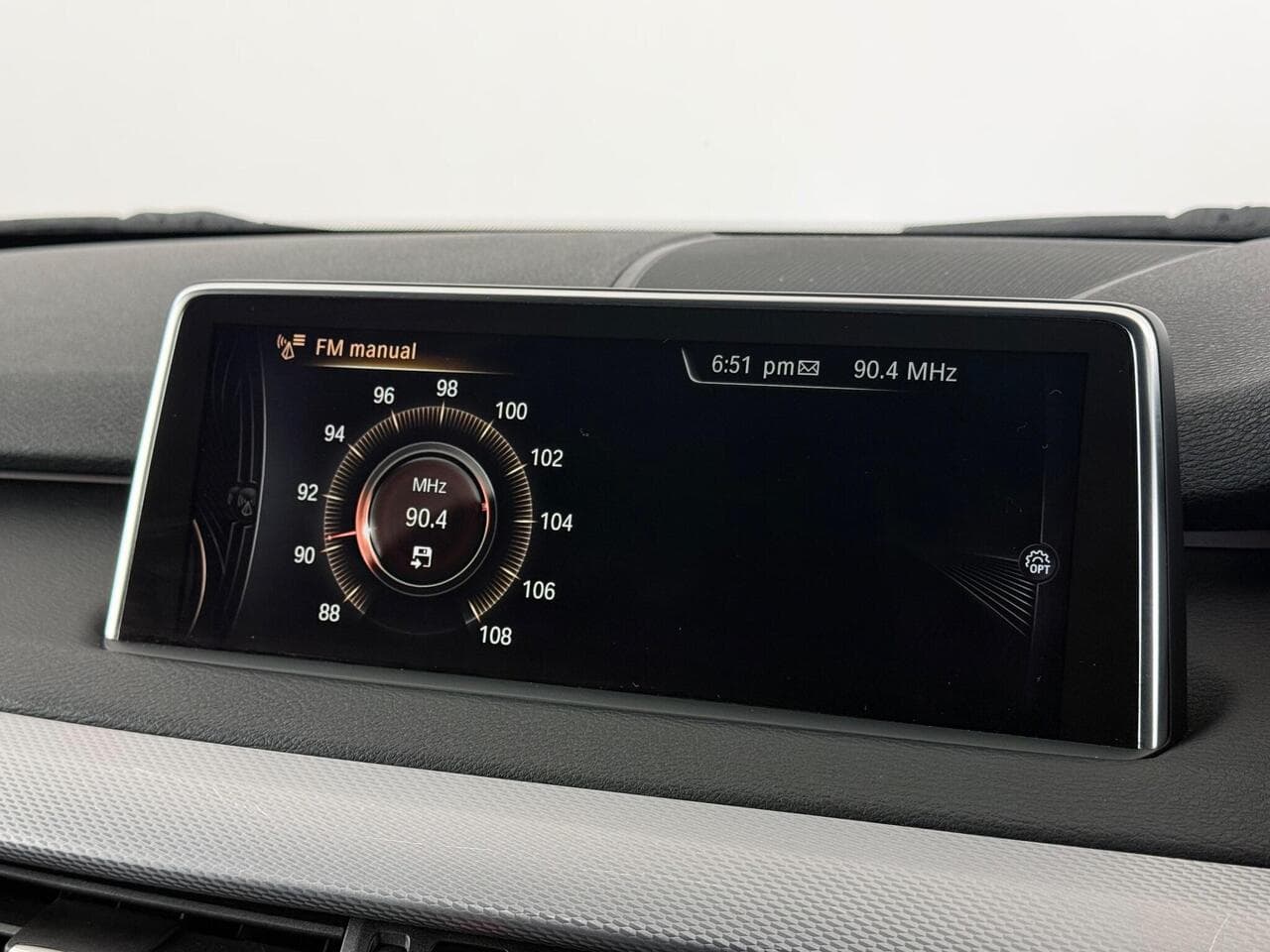 BMW X5 thumbnail Infotainment System