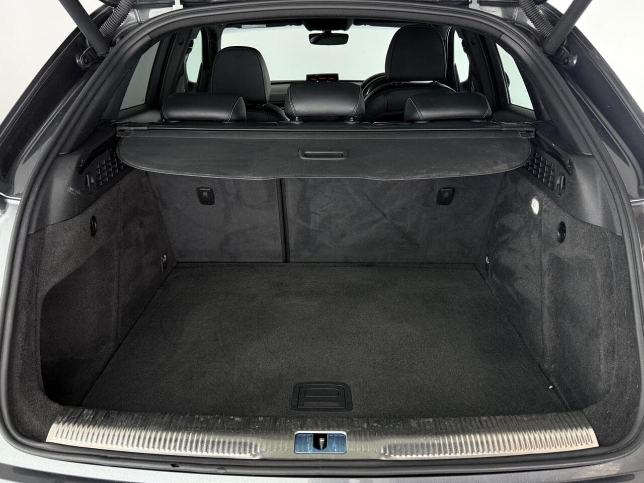 Audi Q3 thumbnail Boot