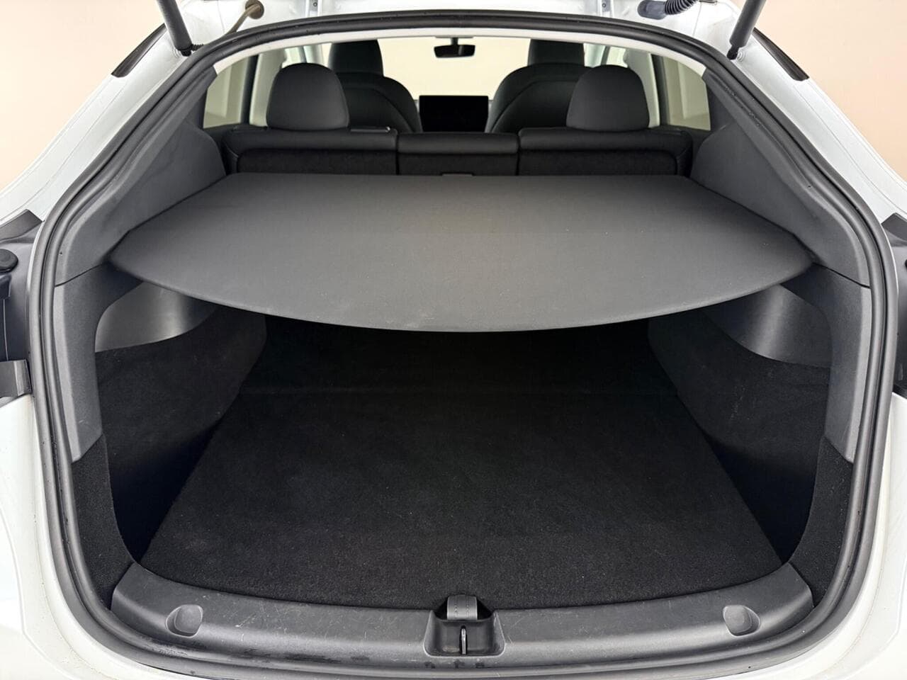 Tesla Model Y thumbnail Boot