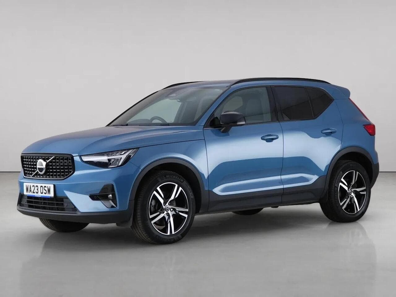Volvo XC40 thumbnail Front Left
