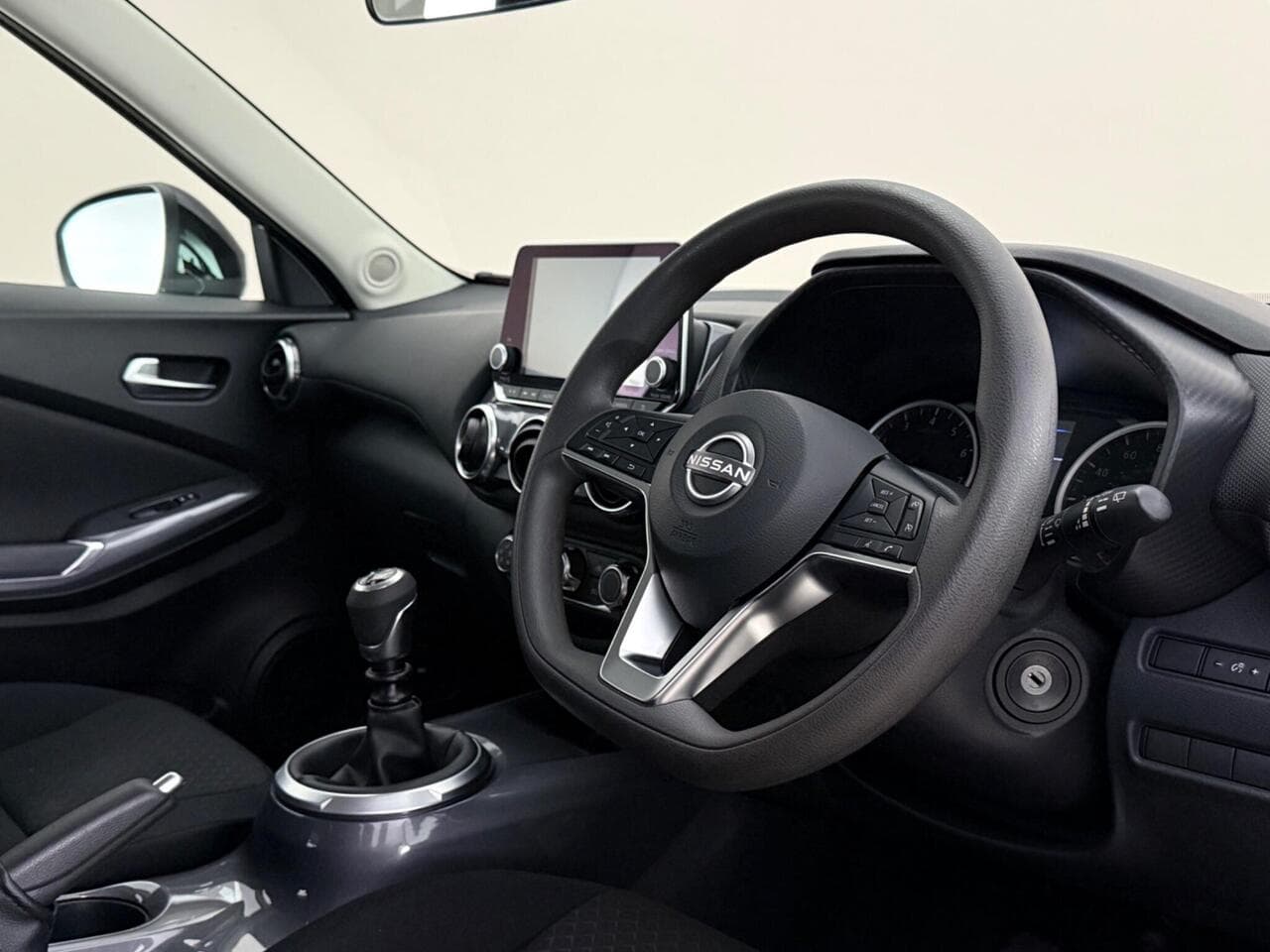 Nissan Juke thumbnail Interior Front