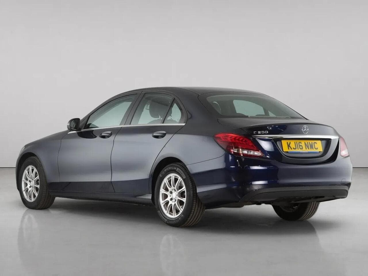Mercedes-Benz C Class thumbnail Rear Left