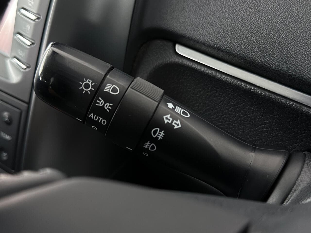 Toyota Verso thumbnail Misc Controls