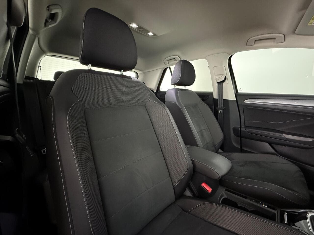Volkswagen T-Roc thumbnail Seat Driver