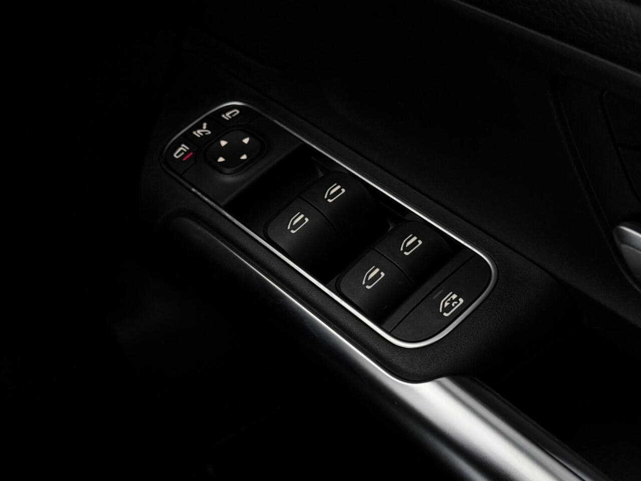 Mercedes-Benz B Class thumbnail Misc Controls