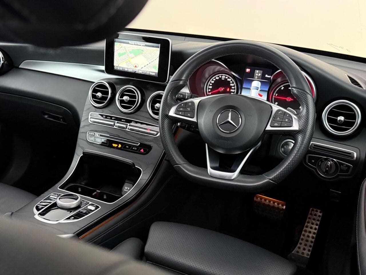 Mercedes-Benz GLC thumbnail Interior Front