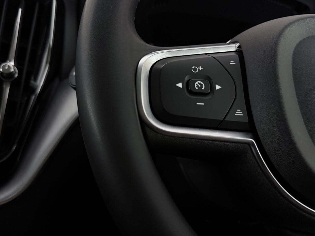 Volvo XC60 thumbnail Misc Controls