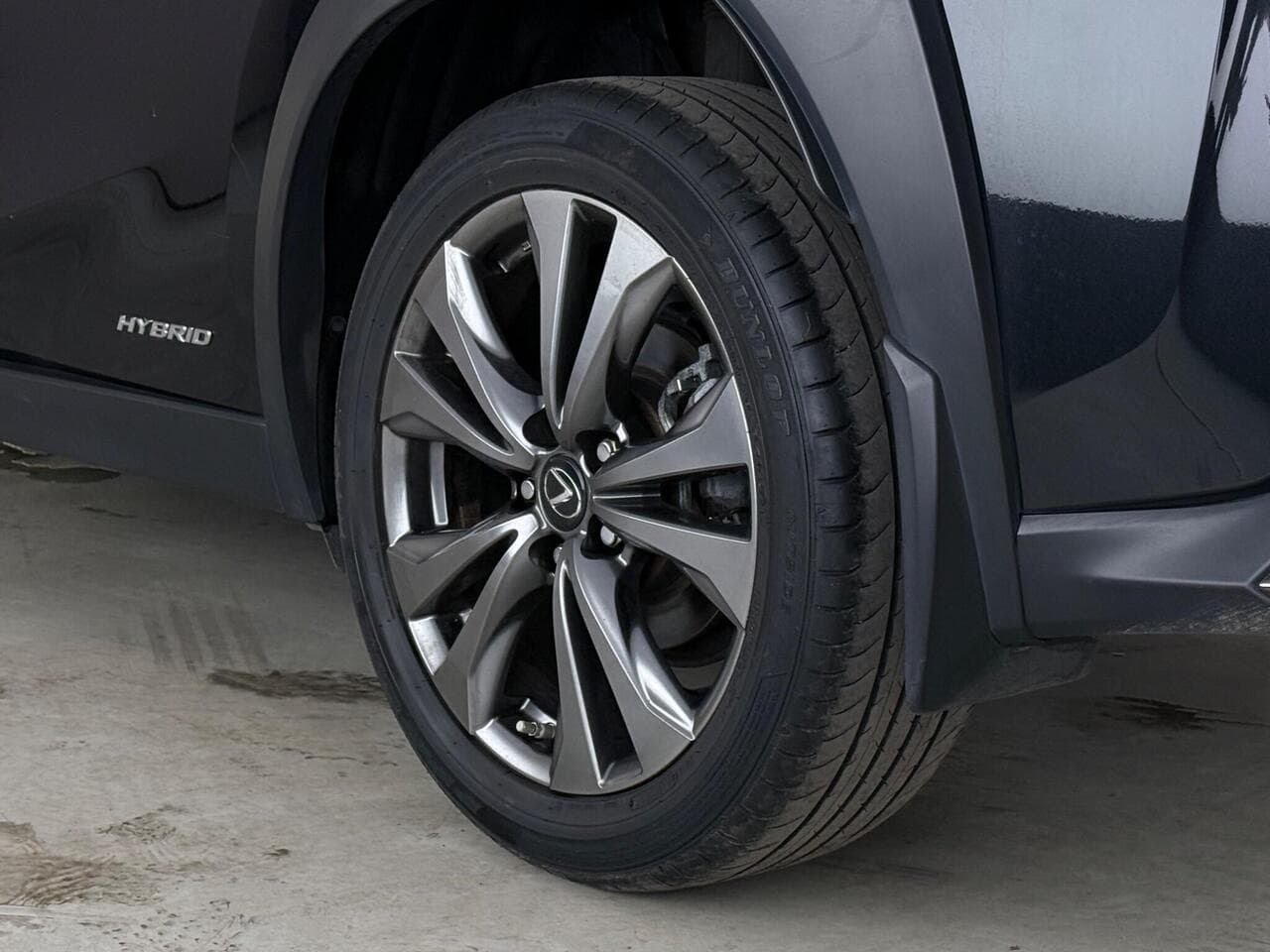 Lexus UX thumbnail Wheel