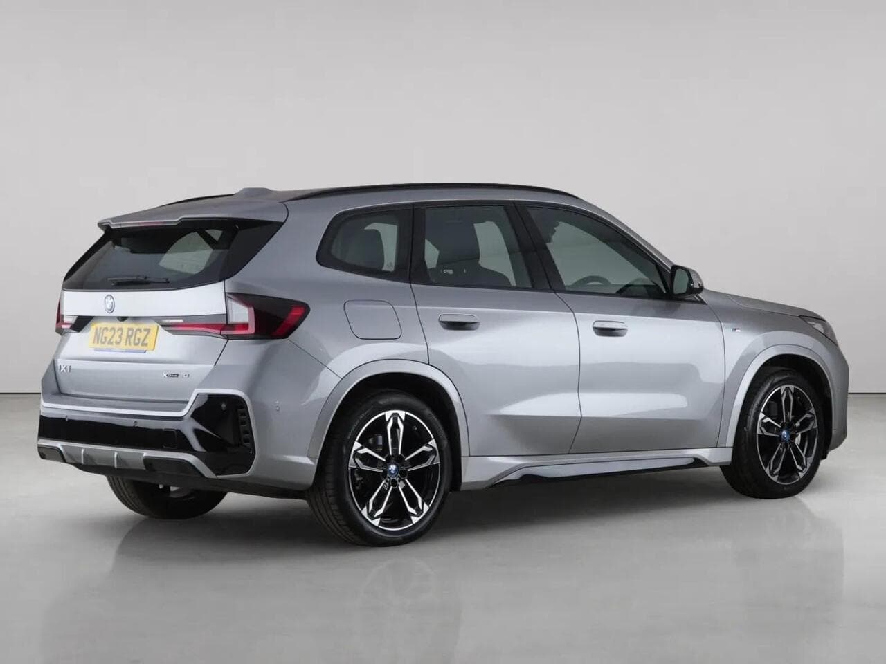 BMW iX1 thumbnail Rear Right