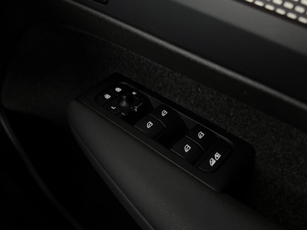 Volvo XC40 thumbnail Misc Controls