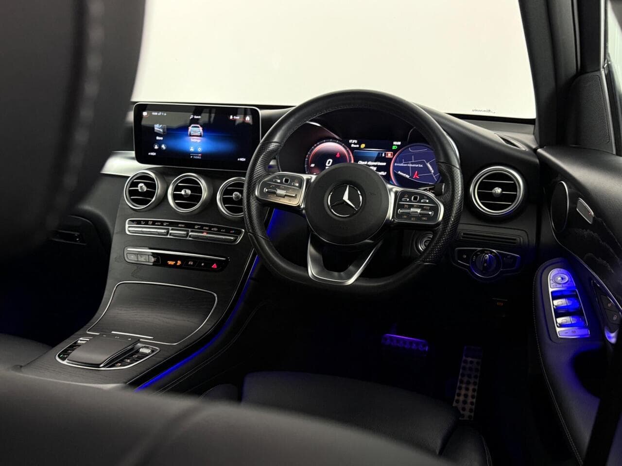 Mercedes-Benz GLC thumbnail Interior Front