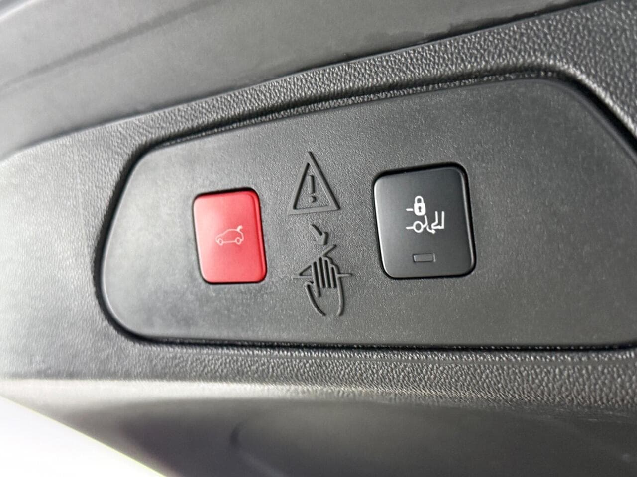 Vauxhall Grandland thumbnail Misc Controls