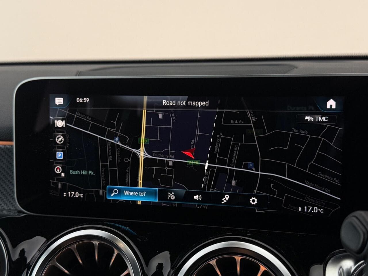 Mercedes-Benz GLB thumbnail Infotainment System