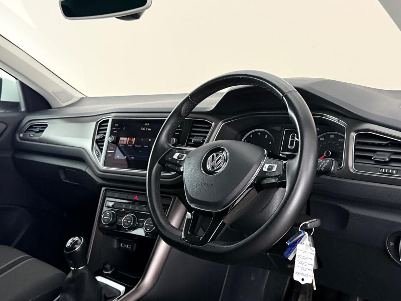 Volkswagen T-Roc thumbnail Interior Front