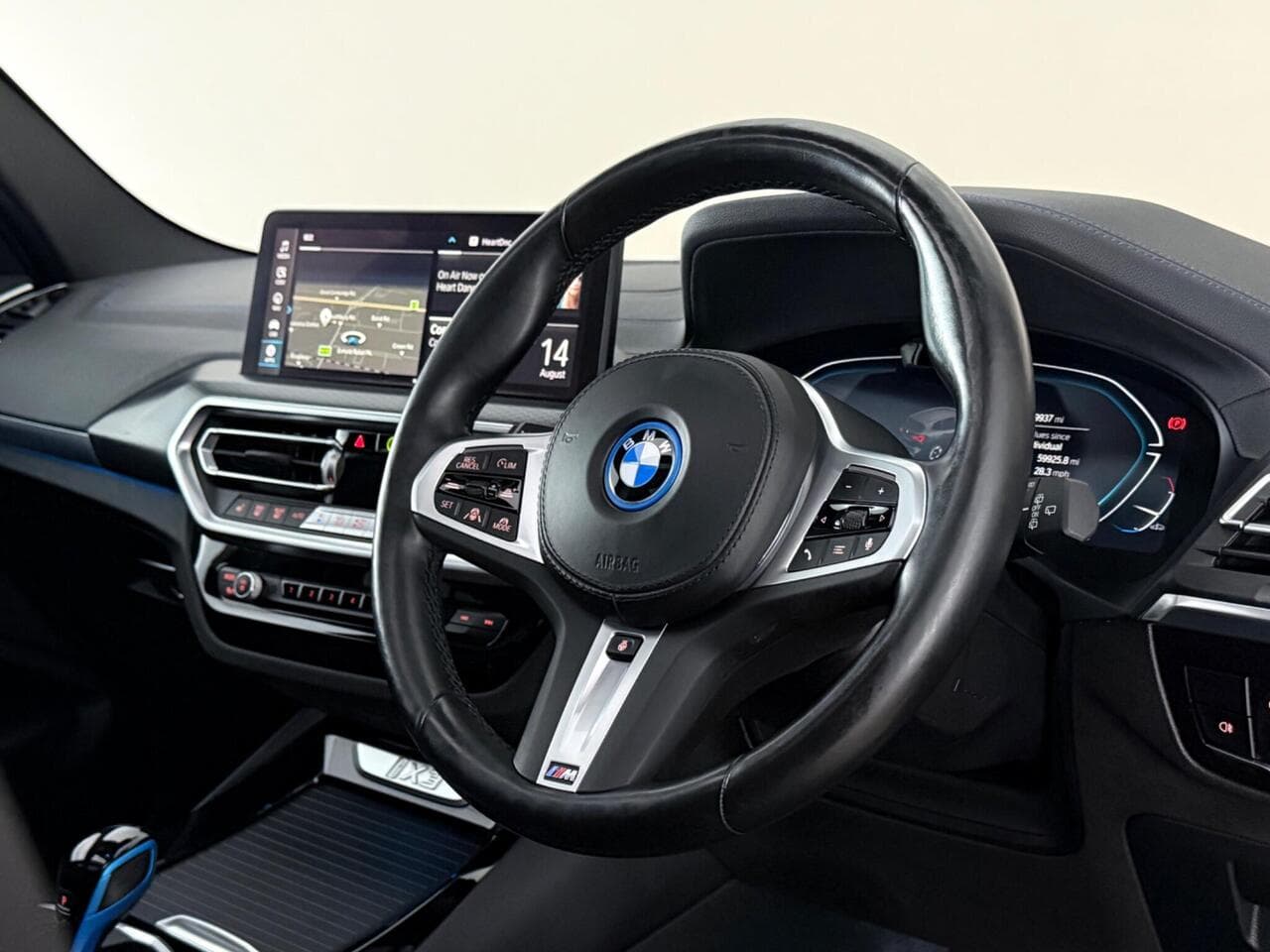 BMW iX3 thumbnail Steering Wheel