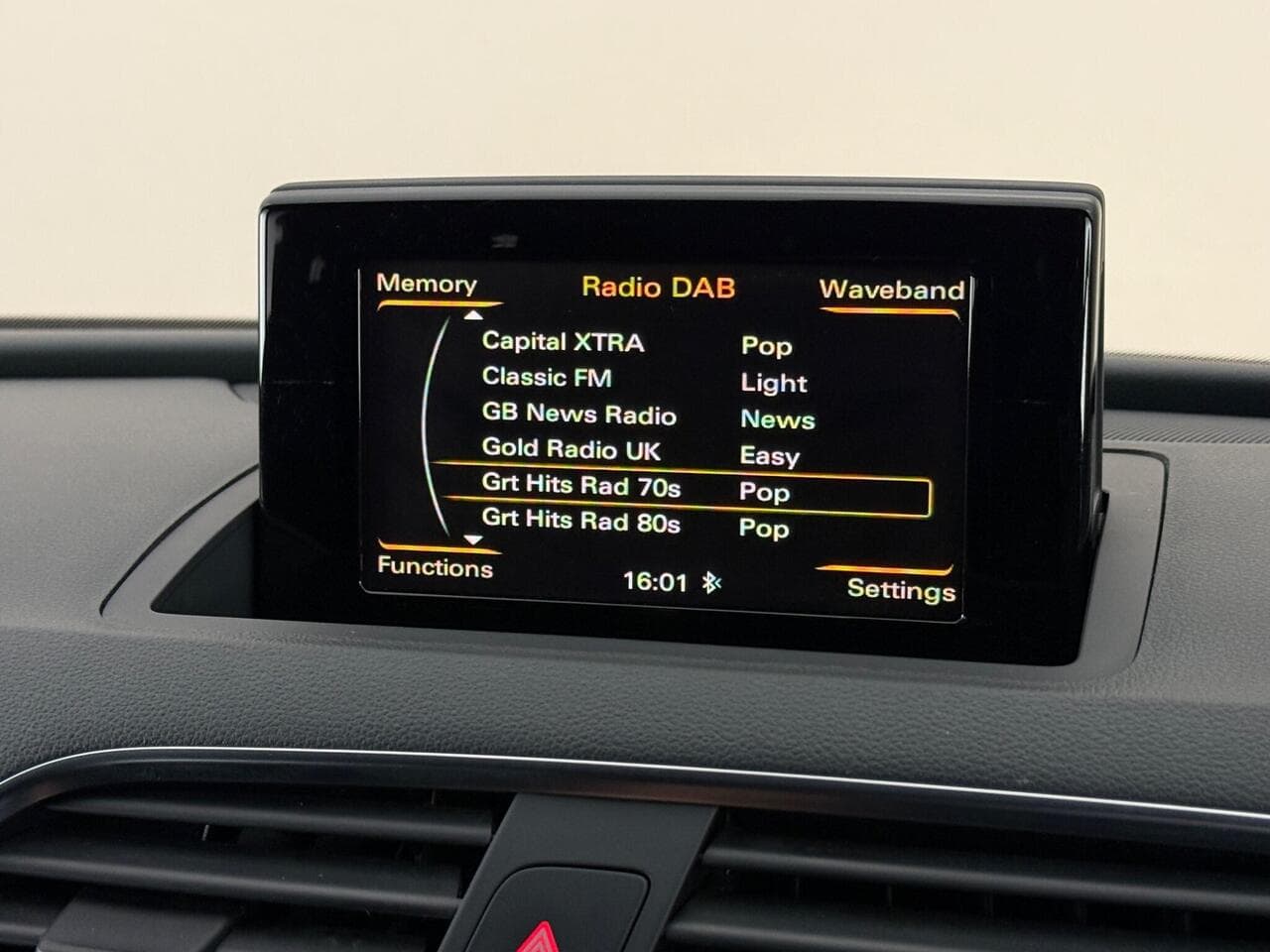 Audi Q3 thumbnail Infotainment System