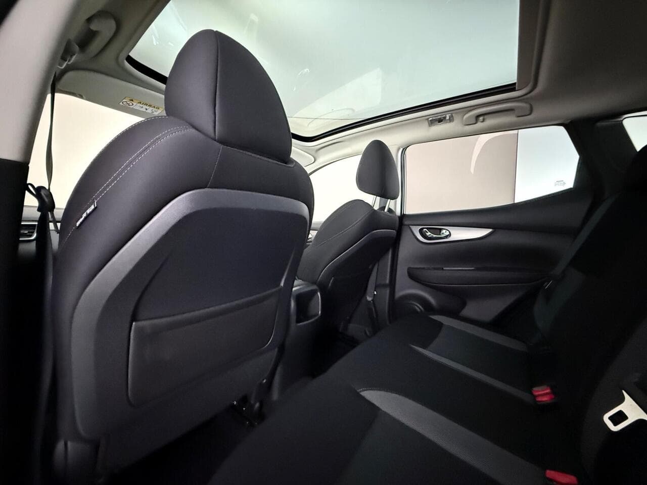 Nissan Qashqai thumbnail Seats Rear