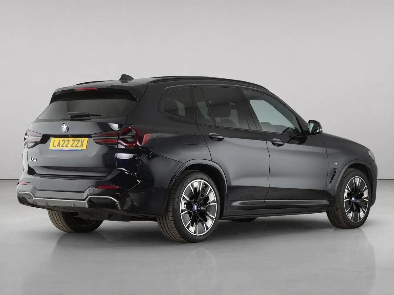 BMW iX3 thumbnail Rear Right