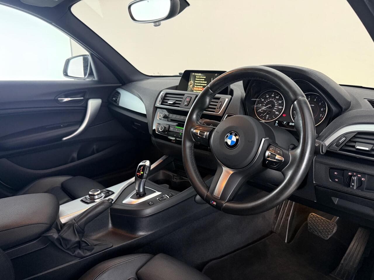 BMW 1 Series thumbnail Interior Front