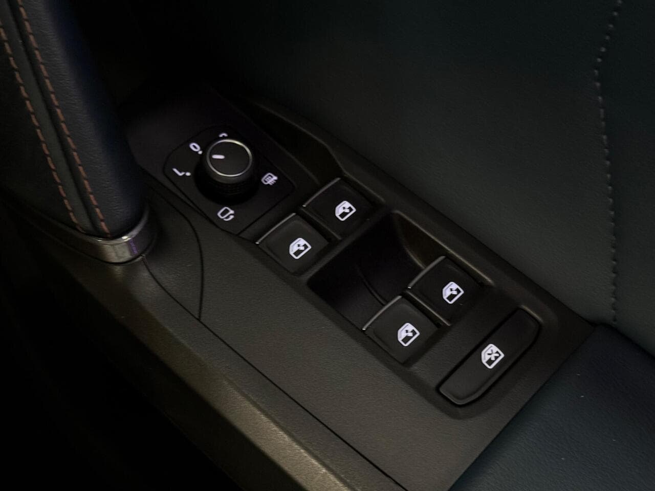 CUPRA Formentor thumbnail Misc Controls