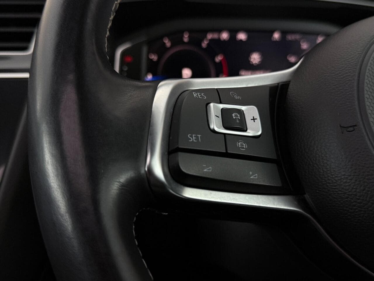 Volkswagen Tiguan thumbnail Misc Controls