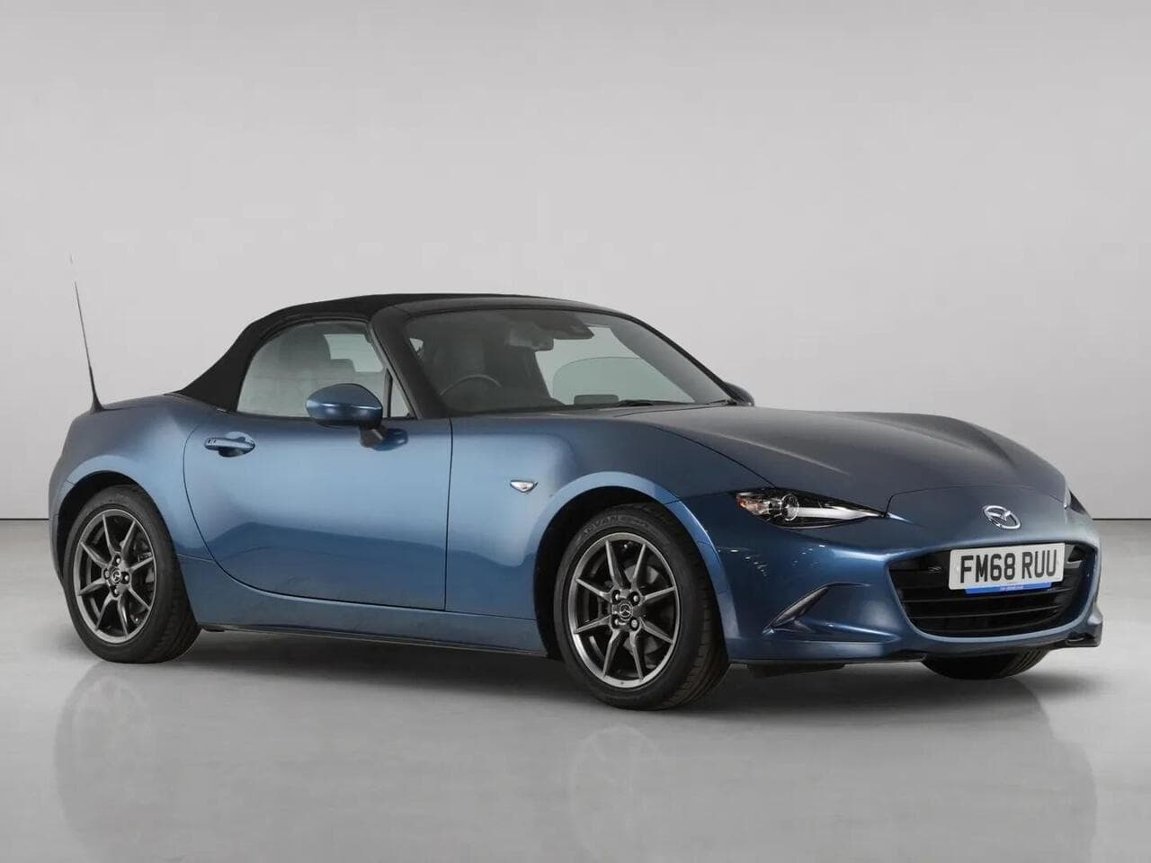 Mazda MX-5 thumbnail Front Right