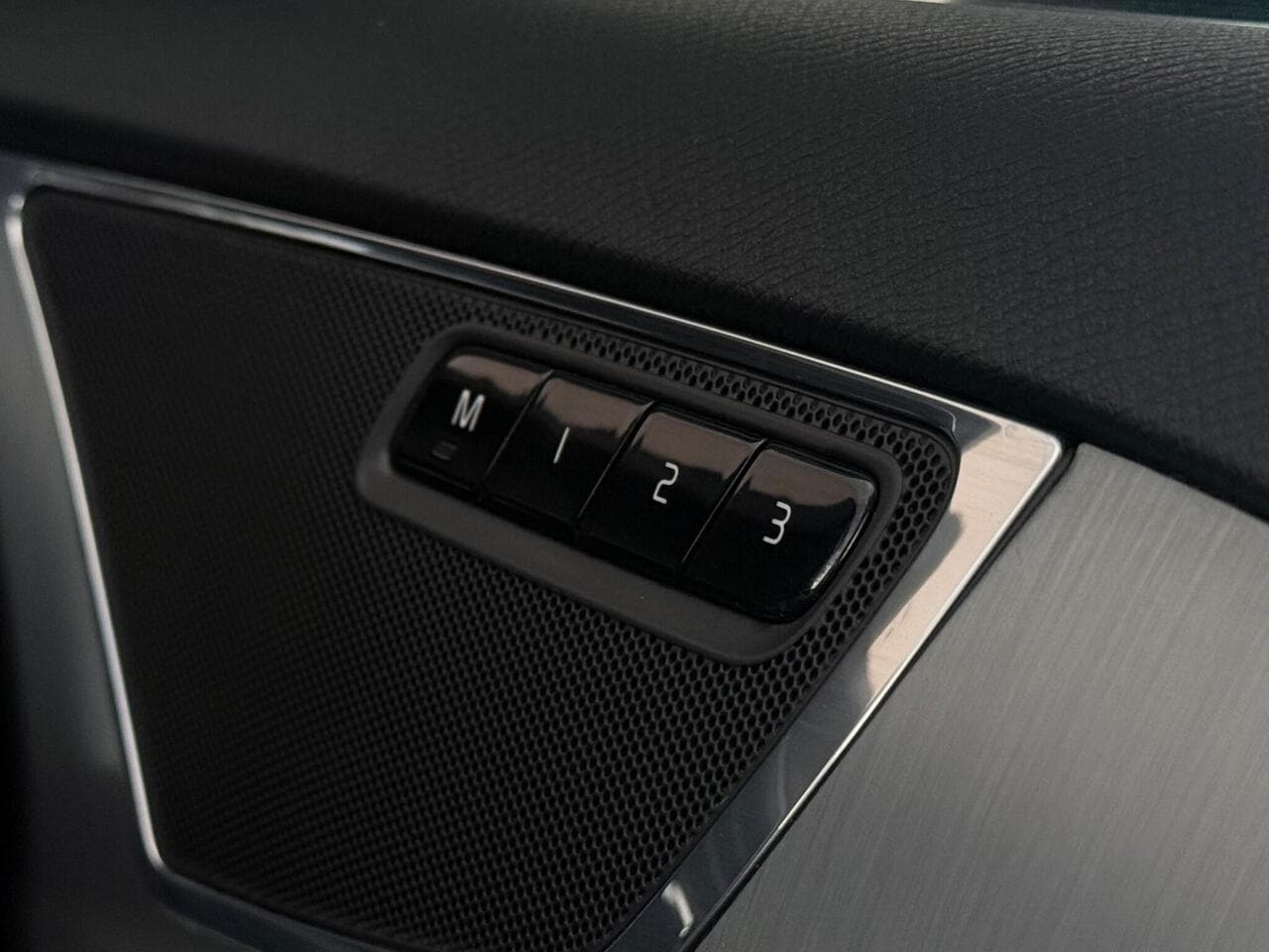 Volvo XC90 thumbnail Misc Controls