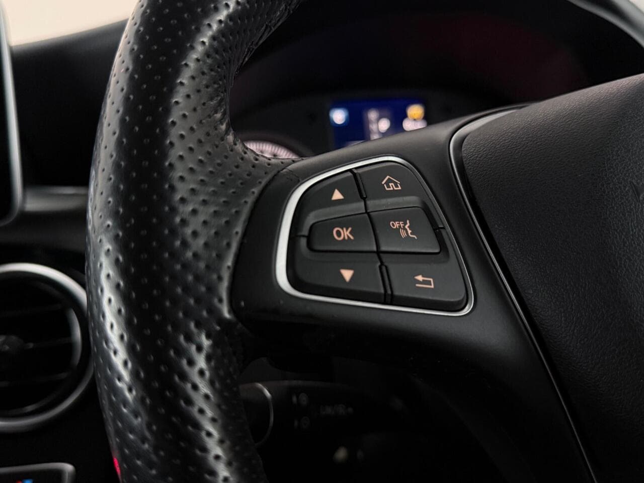 Mercedes-Benz GLC thumbnail Misc Controls