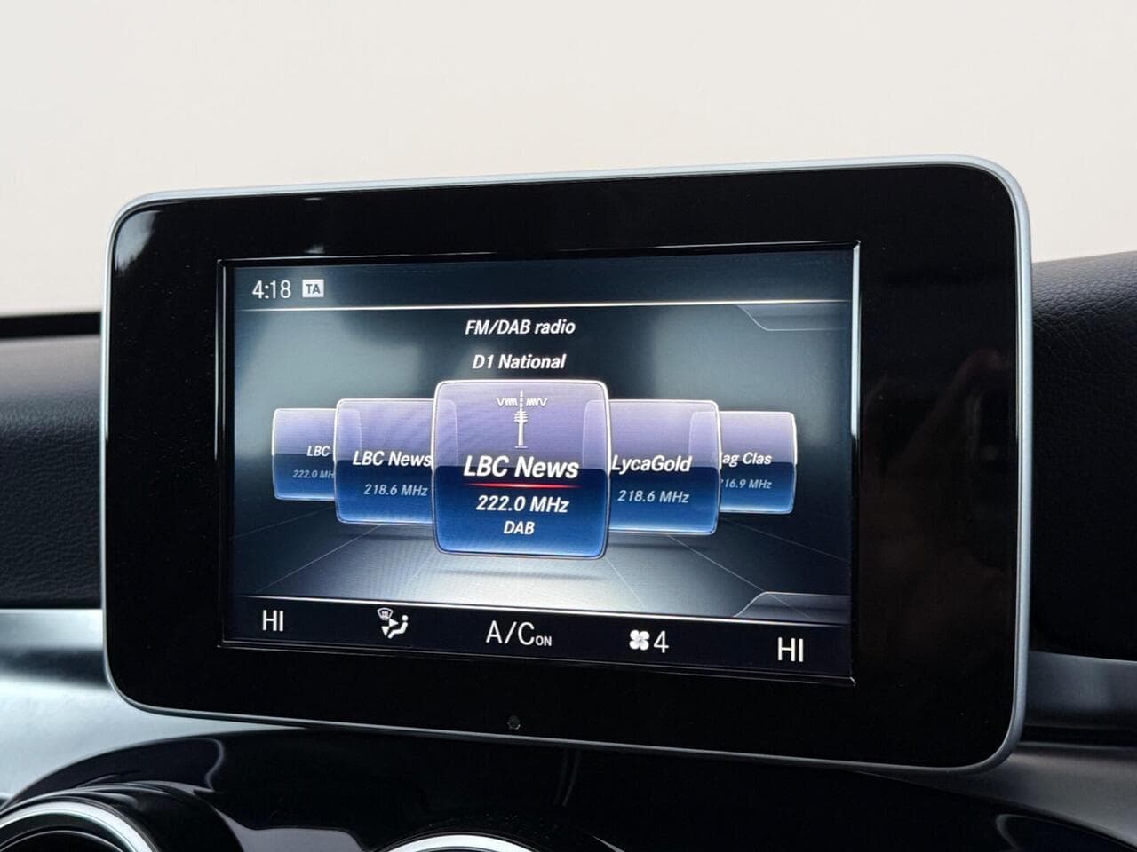 Mercedes-Benz C Class thumbnail Infotainment System
