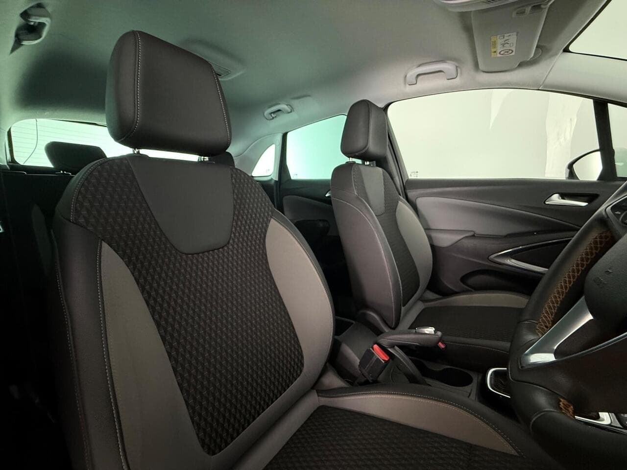 Vauxhall Crossland X thumbnail Seat Driver