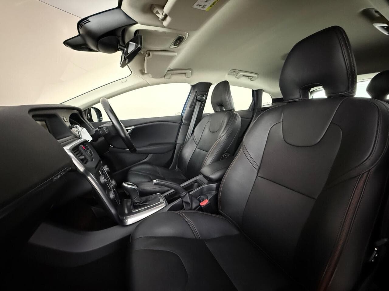 Volvo V40 Cross Country thumbnail Seat Front Passenger