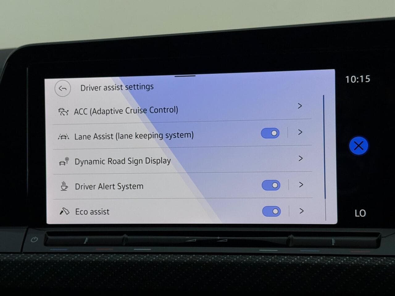 Volkswagen Golf thumbnail Infotainment System