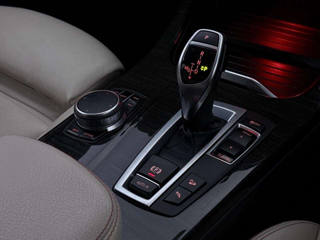 BMW X4 thumbnail Interior Front