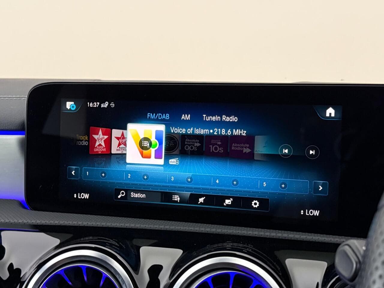 Mercedes-Benz CLA thumbnail Infotainment System