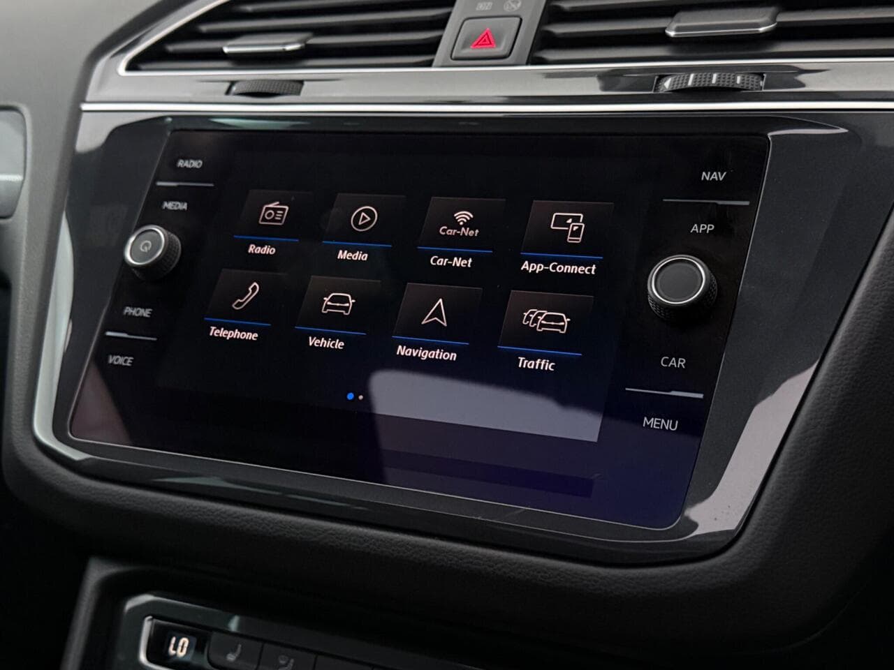 Volkswagen Tiguan thumbnail Infotainment System