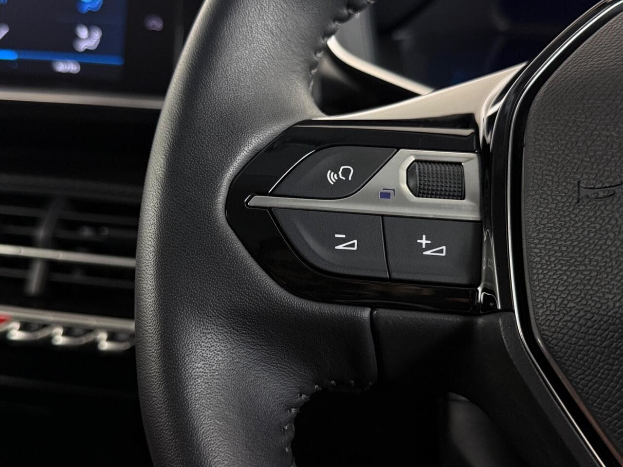 Peugeot 208 thumbnail Misc Controls